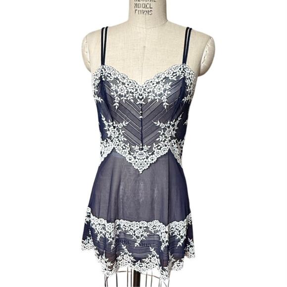 Wacoal Embrace Lace Chemise in Navy Blue Size Medium - Picture 1 of 8